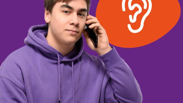 jeune homme au téléphone avec picto oreille