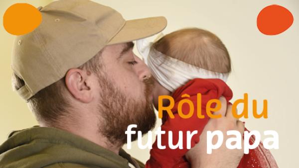 papa qui embrasse sa fille